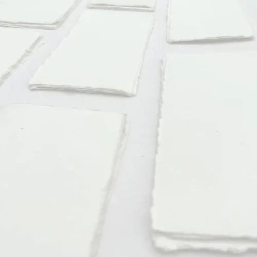 Vista 9 de E-Tailor Papel de trapo de algodón hecho a mano de 4 x 9 pulgadas, hojas sueltas texturizadas con borde deckle Tarjeta de 5.56 oz/m² en blanco