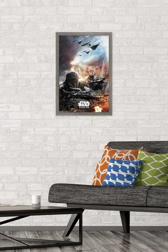 Vista 2 de Trends International Star Wars: Rogue One - Póster de pared de trinchera, 14.725 x 22.375 pulgadas, versión enmarcada de madera de granero Versión