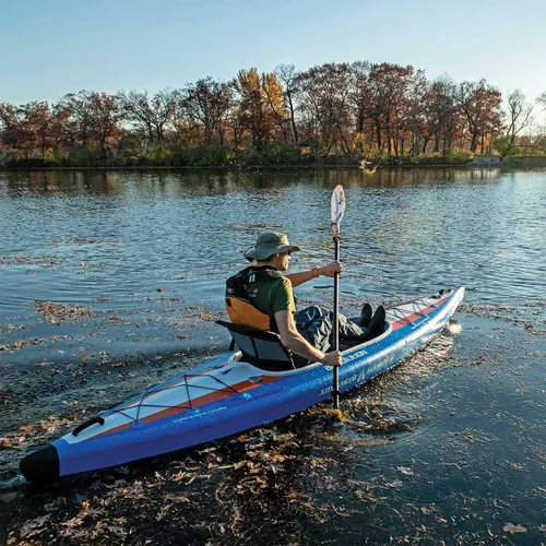 Vista 2 de Advanced Elements - Kayak inflable AirVolution™, con bolsa de ruedas y bomba
