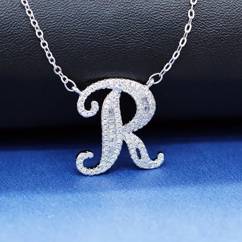 Vista 3 de Uloveido - Collar con colgante de letra A-Z, chapado en oro blanco, para mujeres, niñas, niños, mamá amiga con circonita cúbica y cristales CZ NL025