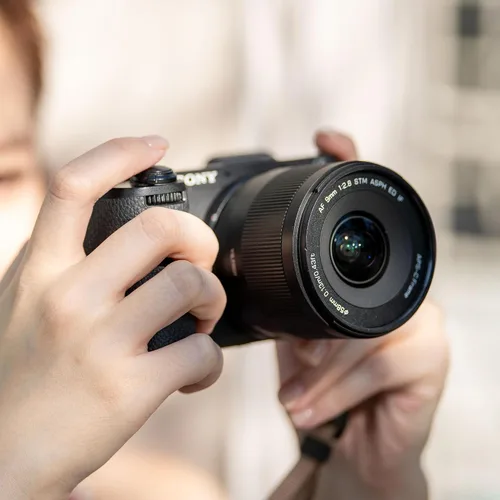 Vista 2 de VILTROX Lente F2.8 E de 0.354 in para Sony E, lente de enfoque automático APS-C Prime compatible con cámaras Sony E-Mount ZV-E10 FX30 ZV-E10