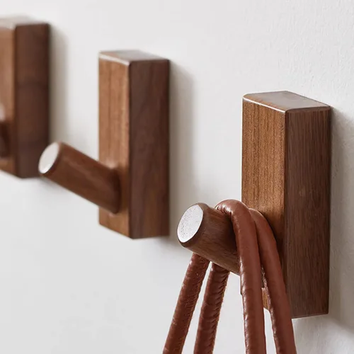 Vista 7 de QUELLANCE Ganchos de Madera para Abrigos Montados en Pared - Paquete de 4 Ganchos de Pared para Colgar Batas y Ganchos para Toallas para Baño