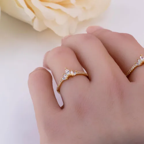 Vista 3 de Rapunzel - Anillo de corona para mujer, delicados anillos apilables de diamantes de cristal real, anillo de compromiso de cumpleaños, regalos