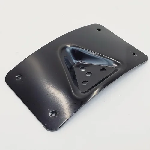 Vista 4 de Marco de matrícula curvado cromado, montaje con placa de montaje de 3 agujeros para modelos Harley, para motocicletas de EE. UU. de 7 x 4 pulgadas