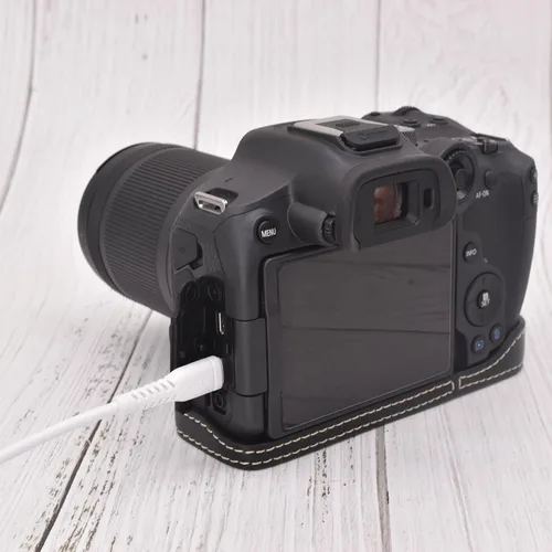 Vista 8 de Rieibi EOS R7 Quality PU Leather Half Case - Agarre para cámara sin espejo Canon EOS R7 - Negro