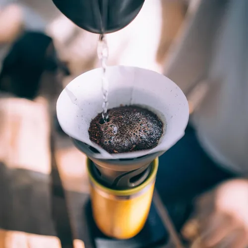 Vista 3 de WACACO Cuppamoka & Octaroma Travel Coffee Bundle - Máquina portátil para verter con taza aislada al vacío