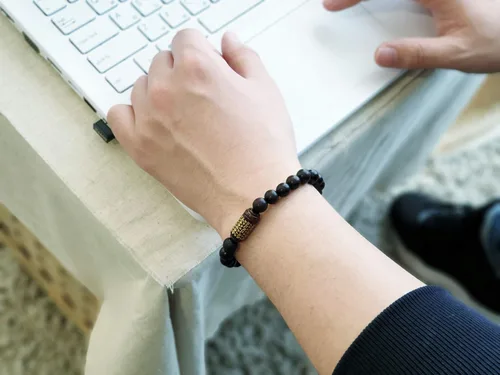 Vista 5 de Pulsera budista 1 pulsera budista del zodiaco chino budismo hecho de árbol de azufaifo y tres dijes (energización, logro, salud), incluye