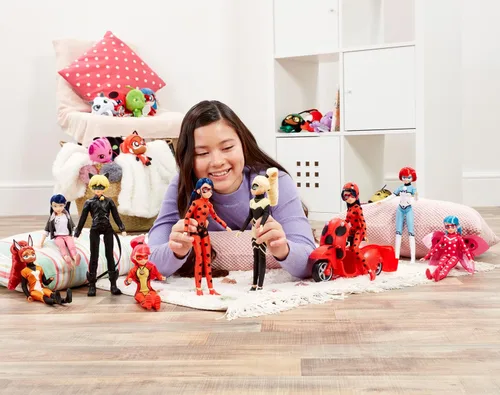 Vista 11 de Muñeca de moda de 26 cm de Dragon Bug de Miraculous Ladybug y Cat Noir