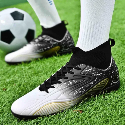 Vista 5 de MEBAMY Botines de fútbol para hombre, suela de goma, cómodos zapatos de fútbol para exteriores, botas de fútbol antideslizantes de cuero de velocidad