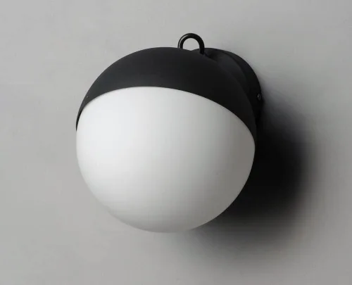 Vista 6 de ET2 Aplique de pared de media luna de iluminación Acabado dorado metálico Pantalla de vidrio blanco satinado Moderno aplique de pared