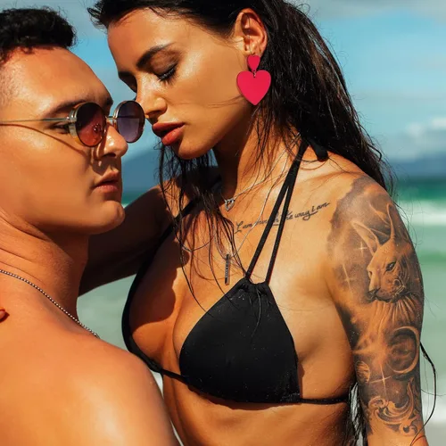 Vista 6 de Aretes colgantes de doble corazón para mujer, aretes en forma de corazón, bonitos aretes de amor para concierto y día de San Valentín