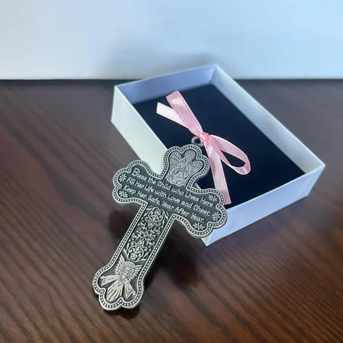 Vista 2 de Cathedral Art CM7 Medalla de cuna cruzada para niña, 3 pulgadas de alto, metal