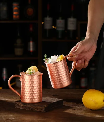 Vista 2 de Moscow Mule - Juego de 4 tazas de cobre puro, hechas a mano de cobre 100% puro, acabado martillado, mango remachado