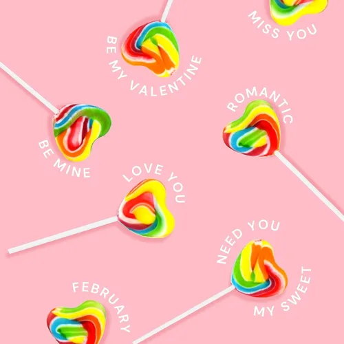 Vista 2 de Snacktery Paletas de corazón – 24 paletas de San Valentín en forma de corazón – Lechones de San Valentín arcoíris – Ventosas envueltas