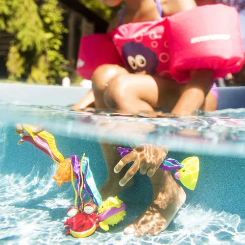 Vista 7 de B toys by Battat - Juguetes para piscina de animales marinos; incluye 1 red con forma de tiburón y 4 juguetes de agua para niños mayores de 3 años