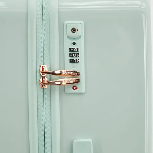 Vista 2 de kensie Equipaje giratorio con piedras preciosas 3D TSA Lock para mujer