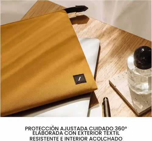 Vista 3 de Native Union W.F.A Funda para MacBook de 13 pulgadas, funda delgada minimalista hecha de materiales reciclados con protección de 360 grados Negro