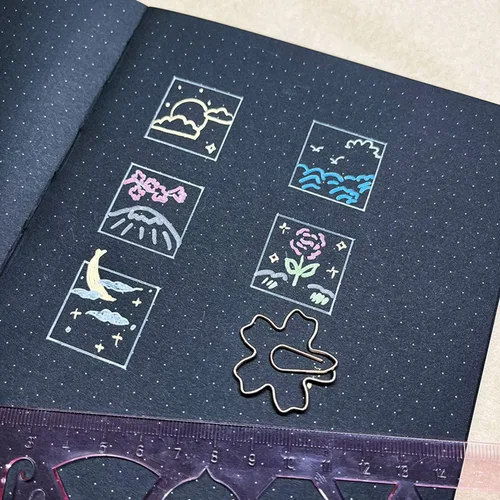 Vista 4 de Jourmore Cuaderno de páginas negras con puntos, tamaño A5, piel sintética, 150 GSM, cuaderno diario de papel negro con páginas negras (azul)