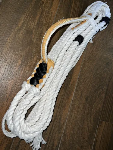 Vista 3 de Cuerda Mini Bull/Steer Poly Blanca – 9x7 mano izquierda 3/4" x 3/4" suave – EPT Bull Ropes Riding Rope 12