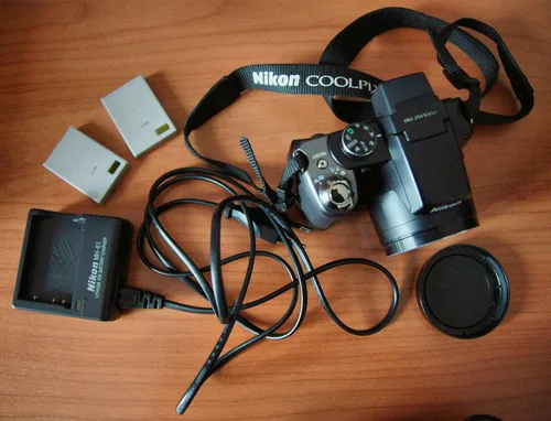 Vista 2 de Nikon Coolpix P80 10.1MP Cámara digital con zoom óptico de reducción de vibración de gran angular de 18x (negro)