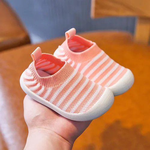 Vista 2 de Calcetines de suelo para niños pequeños, zapatos para caminar para niños y niñas, antideslizantes, zapatos de malla transpirable (rosa, 9-12 meses)