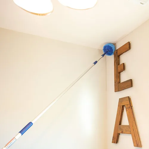 Vista 6 de Varilla de extensión y plumero para telarañas, se extiende de 18 a 20 pies. Limpieza de techos altos, techos de catedral, ventiladores de techo