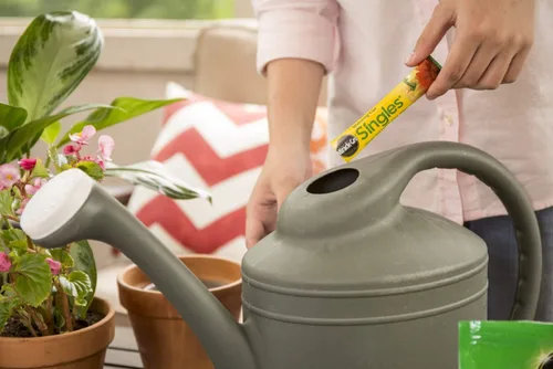Vista 3 de Miracle-Gro Regadera individual Alimento vegetal soluble en agua multiusos, paquete de 2