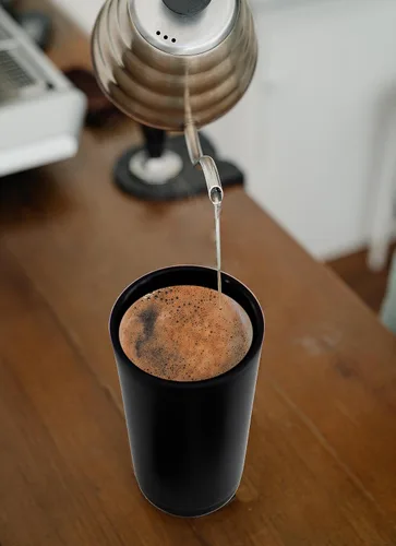 Vista 2 de Iconikal - Vaso de café aislado con prensa francesa integrada, 16 onzas