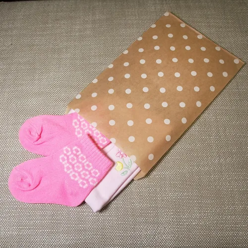 Vista 6 de CuteBox Bolsas de regalo de papel plano blanco con lunares (6 x 9 pulgadas) para mercancía, manualidades, recuerdos de fiesta, venta al por menor