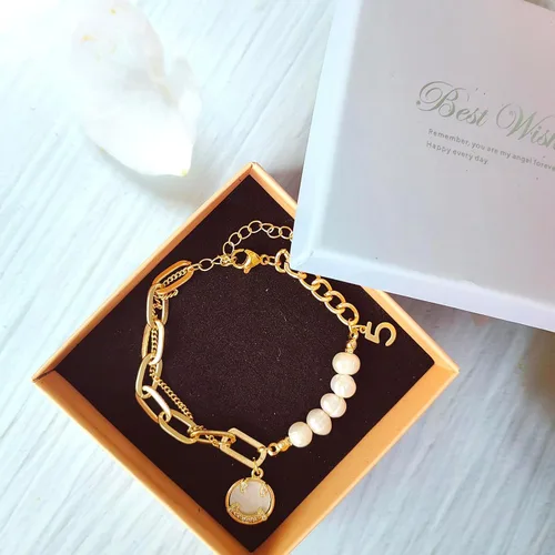 Vista 6 de Delicadas pulseras de oro para mujer, pulseras de perlas de agua dulce con caja de regalo, juego de pulseras impermeables ajustables, regalos
