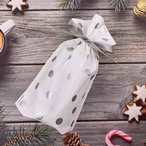 Vista 4 de Enjonar 24 bolsas de regalo de fiesta, bolsa de regalo plateada, bolsa de plástico con cordón para dulces, regalos