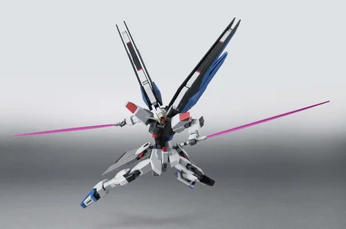 Vista 4 de TAMASHII NATIONS Bandai Robot Spirits Freedom Gundam Seed Figura de acción