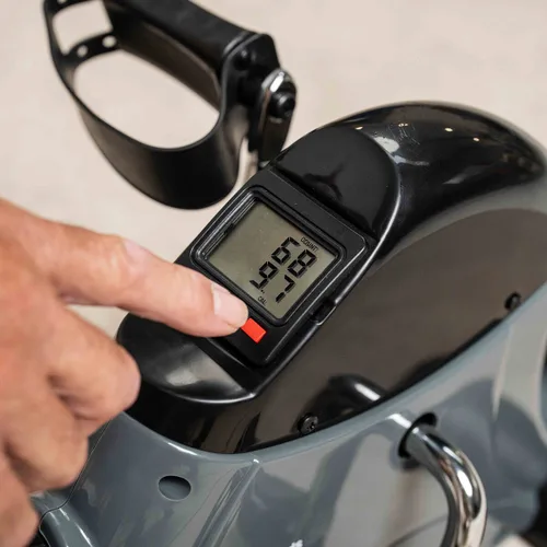 Vista 4 de Pedaleador Estático para Piernas y Brazos con Esterilla Velora 2100 InnovaGoods