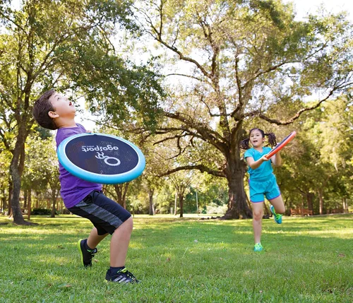 Vista 2 de Set de discos para jugar OgoSport Mezo , L, Azul y anaranjado Foam frisbee, bouncy membrane, indoor/outdoor toss and catch game, pool and beach