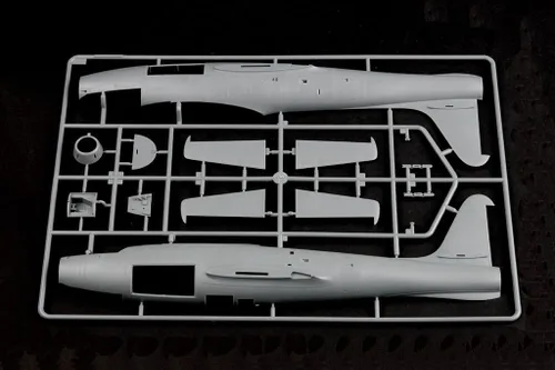 Vista 6 de Hobby Boss Kit de construcción de modelo de avión Thunderjet F-84E