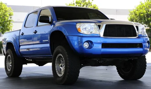 Vista 2 de T-Rex 20895B - Rejilla de aluminio horizontal con acabado negro para Toyota Tacoma
