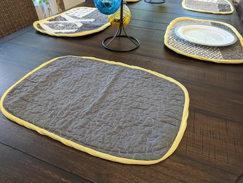 Vista 6 de Handcrafted in the USA, Set of 6 Patchwork Quilted Placemats: 100% Cotton Embodying Farmhouse Elegance in Artisan's Harmony of Grey Shades and Yellow