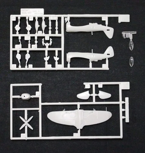 Vista 2 de Minicraft P-47D USAAF - Kit modelo (escala 1/144)