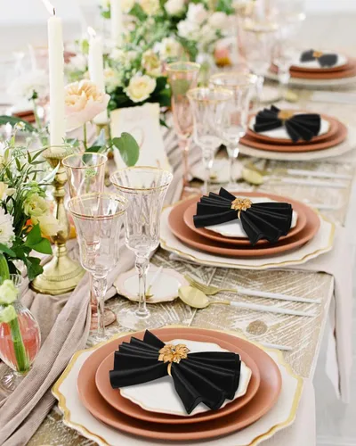 Vista 3 de VIJIV Juego de 12 servilletas de tela y juego de 6 anillos para servilletas dorados, 17x17 servilletas de cena de satén cuadradas con flores