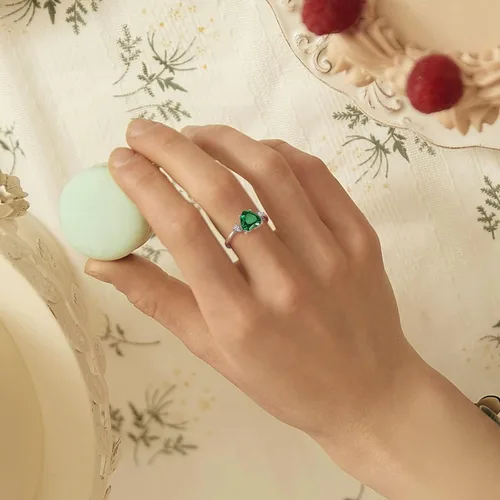 Vista 6 de BONLAVIE Anillo de compromiso de plata de ley 925 para mujer, 2.25 quilates, creado con zafiro azul, talla esmeralda verde, anillo de compromiso