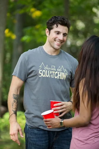 Vista 5 de Bigfoot & Sasquatch Tees Hide & Seek Champion Squatchin Funny Saying Phrase Men T-Shirt for Men