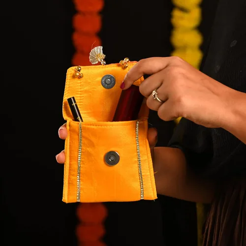 Vista 4 de Monedero de trabajo Gota Pati hecho a mano, mano cosida a mano, sobre de boda tradicional étnico dorado para niñas y mujeres, para fiestas, bodas
