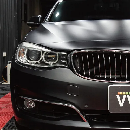 Vista 6 de VViViD+ envoltura vinílica negra metálica mate