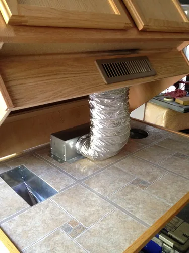 Vista 3 de Kit de conductos premontados para debajo del gabinete - Kit de ventilación de piso