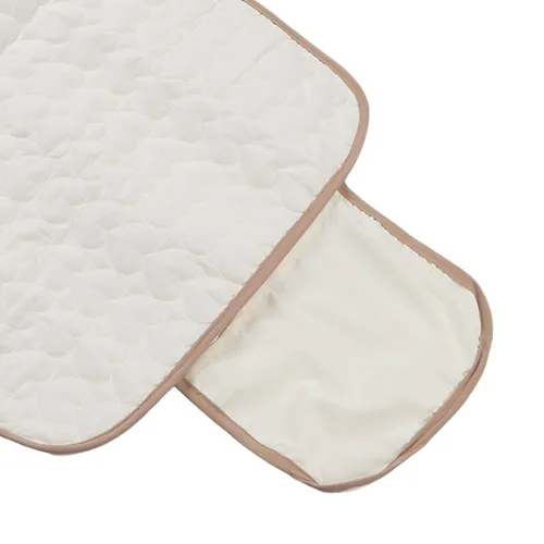 Vista 6 de Cambiador de pañales plegable para recién nacidos, tapete de viaje portátil con diseño compacto para un fácil uso sobre la marcha