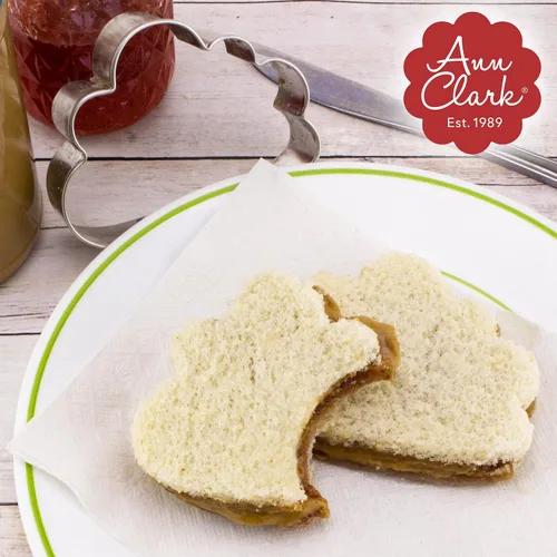 Vista 3 de Cortador de galletas Cloud Sandwich Cutter, 3.75" por Ann Clark Happy Little Cloud, Perfect Size and Shape, America’s Largest Cookie Cutter Maker