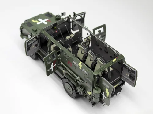 Vista 6 de ICM 35014 - 'Kozak-2', Vehículo Blindado Ucraniano Clase MRAP (100% Nuevos moldes) - Escala 1:35