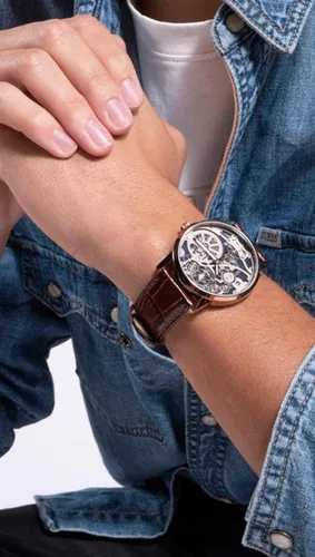Vista 4 de GUESS Reloj de 1.654 in para hombre