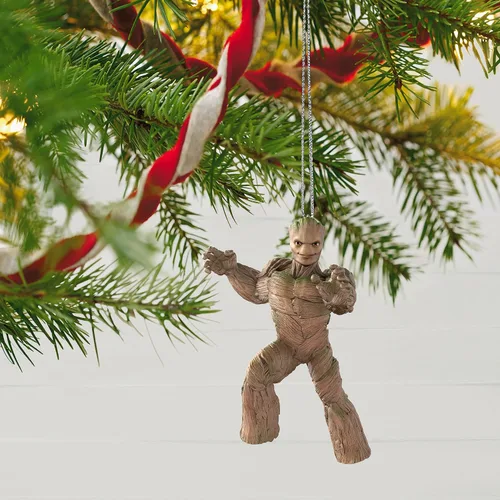 Vista 6 de Hallmark Keepsake Adorno de Navidad 2023, Marvel Studios Guardianes de la Galaxia Vol. 3, adorno de Groot, regalos de superhéroes