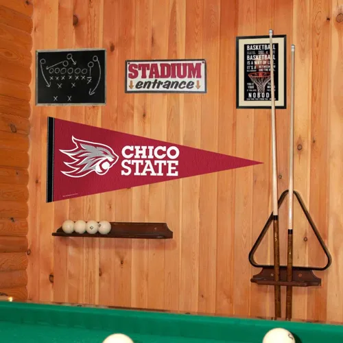 Vista 2 de College Flags & Banners Co. Chico State Banderín de fieltro de tamaño completo